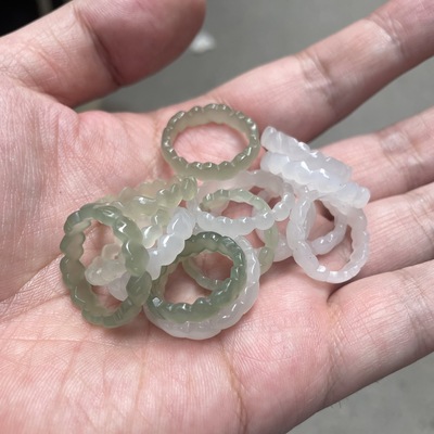 天然和田玉戒指冰种细腻爱心戒指