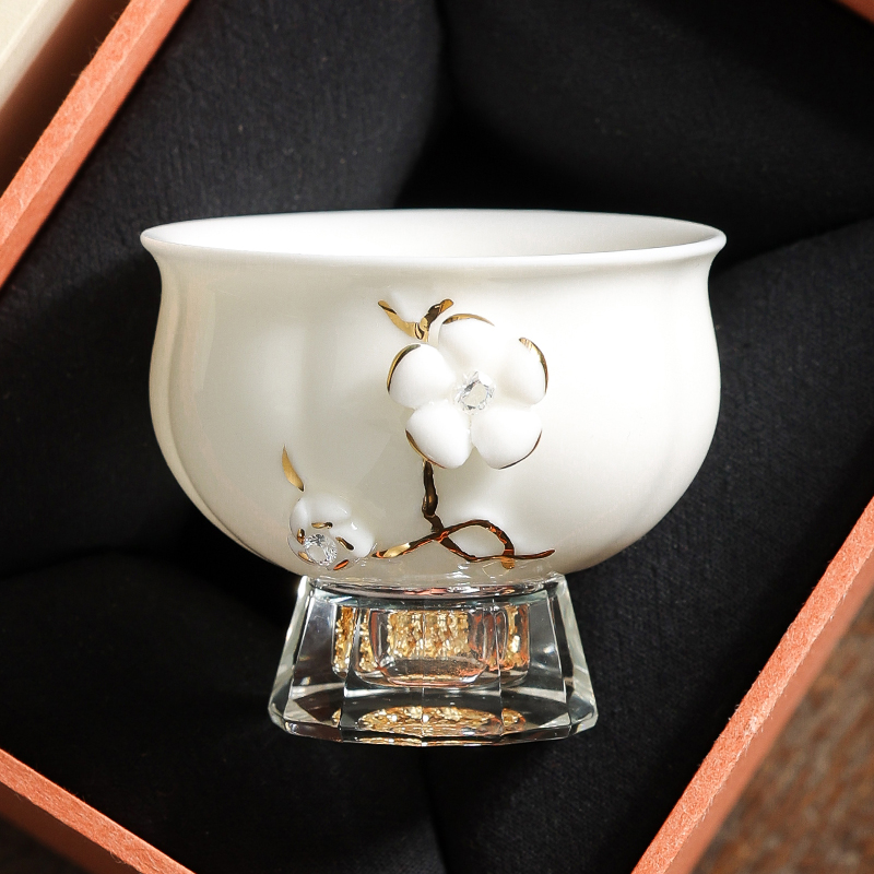 羊脂玉白瓷金箔捏花茶杯