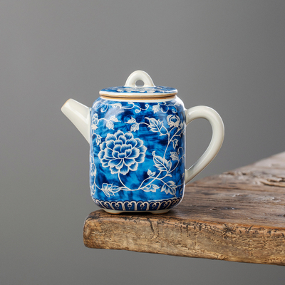 描银青花缠枝莲有方壶茶壶泡茶