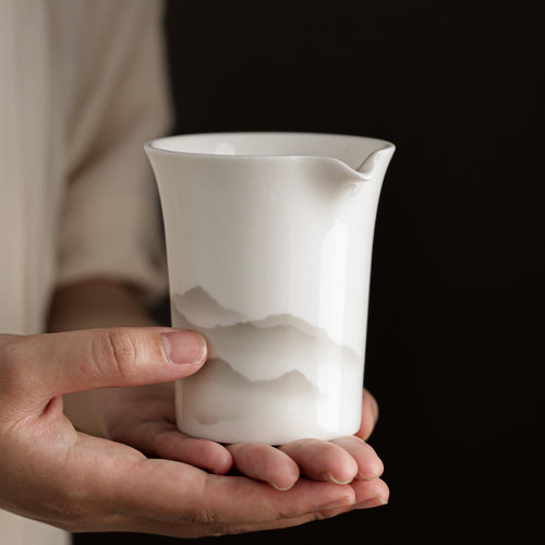 羊脂玉水墨江山公道杯陶瓷家用分茶器高档公杯匀杯功夫茶具配件