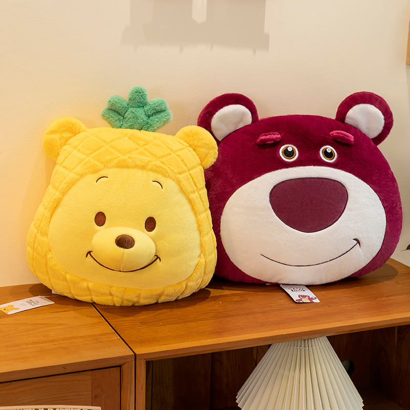 正版迪士尼草莓熊抱枕黄色维尼小熊办公室午睡枕头沙发靠垫靠枕女