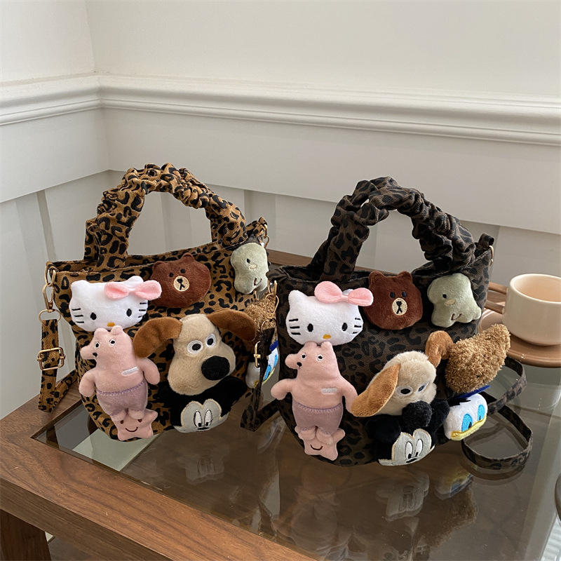 超火小众豹纹帆布包包女款秋冬流行百搭斜挎包可爱卡通手提水桶包