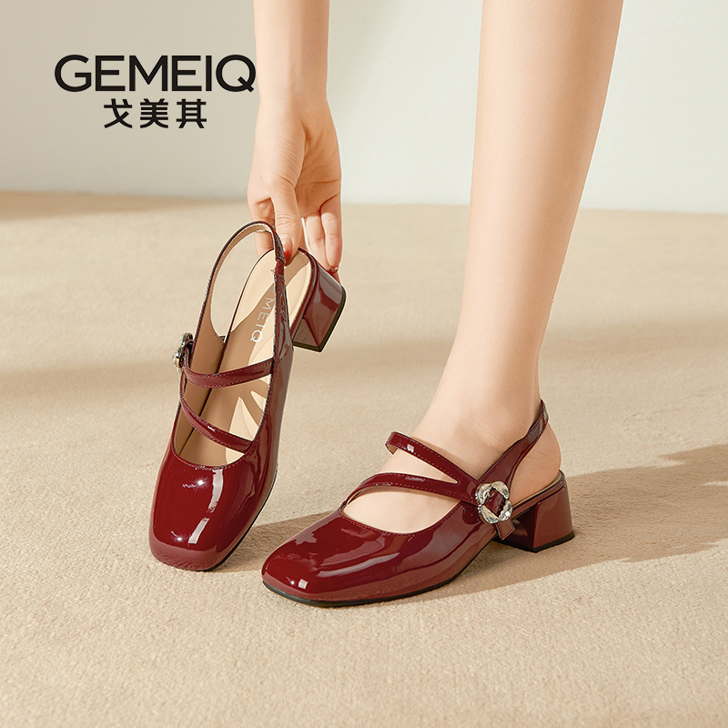 戈美其商场同款红色单鞋配裙子