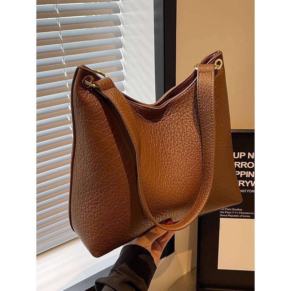 轻奢潮牌C.Keline包包女大容量百搭2024新款单肩斜挎水桶包托特包