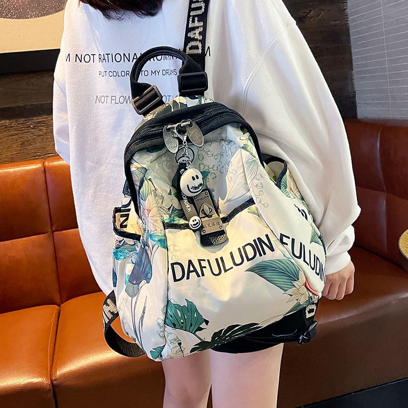 香港双肩包女2025新款时尚牛津布旅行背包大容量休闲轻便旅游书包