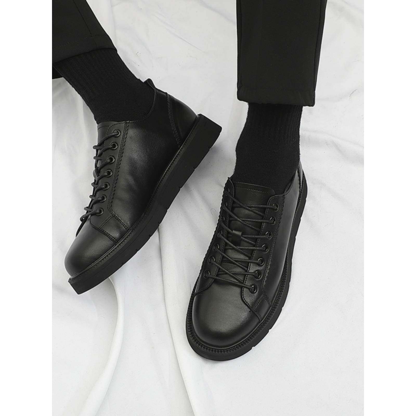 引领潮流趋势!质地饱满、褶皱、英伦风格厚底内增高真皮圆头鞋