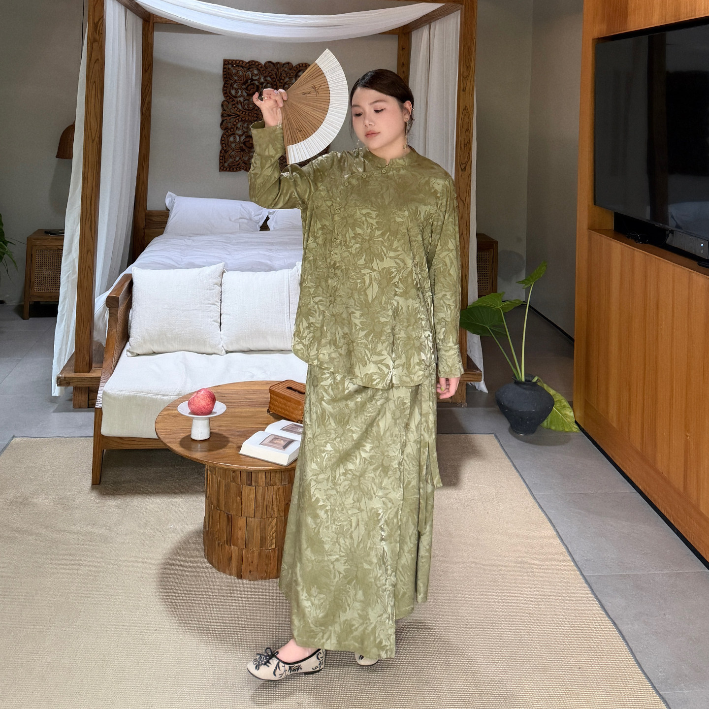 大码女装立领国风缎花套装