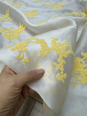 新中式国风复古欧根缎黄色章绒刺绣面料 外套马甲套装桑蚕丝布料