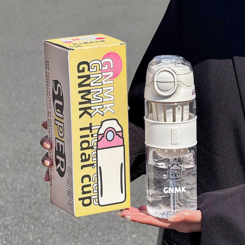 A summer high-capacity cup with a tea warehouse plastic for