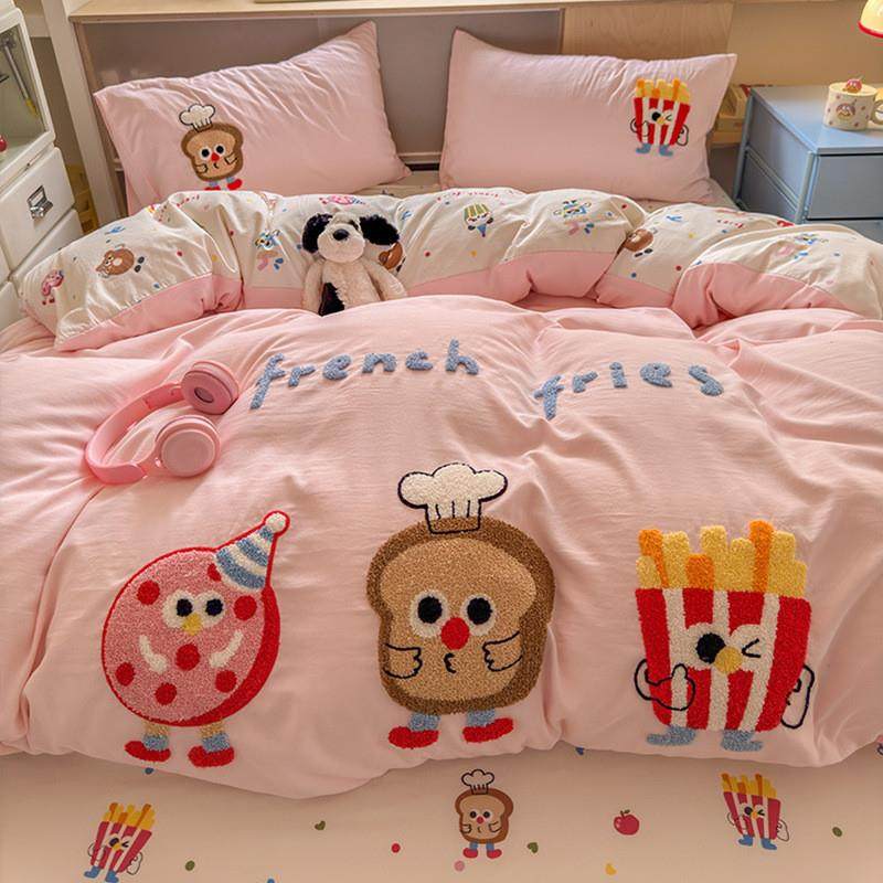 Three or four sets of bed linen for the 110-gram cartoons of