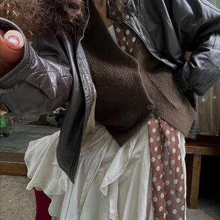 over regurgitated hive with lined lace white French The