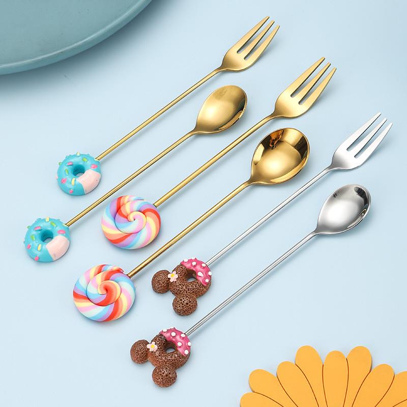 Rusty steel spoons with 430 coloured sets of souped, creativ