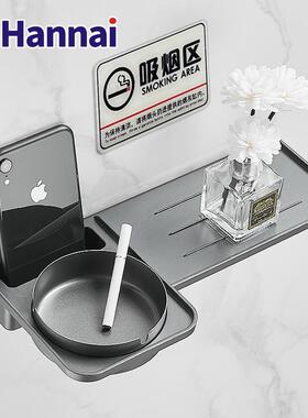 An ashtray tray wall-walled collection of toilet toilets in