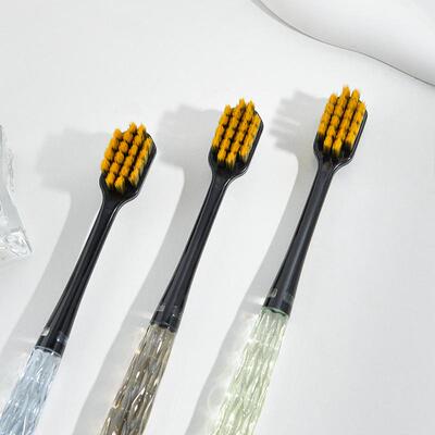 The Japanese diamond crystal handle is wide-haired and adult