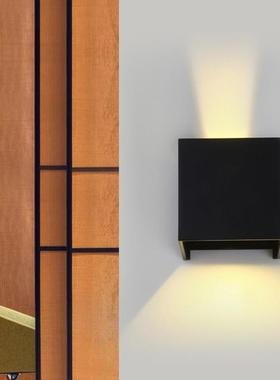 Out-of-the-door light on the square of the waterproof stairc