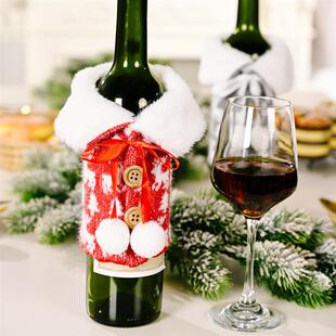 A Christmas decoration bottle with a white-coloured mahjong