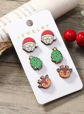 Its a creative cartoon tree old man with an ear-clothed woo