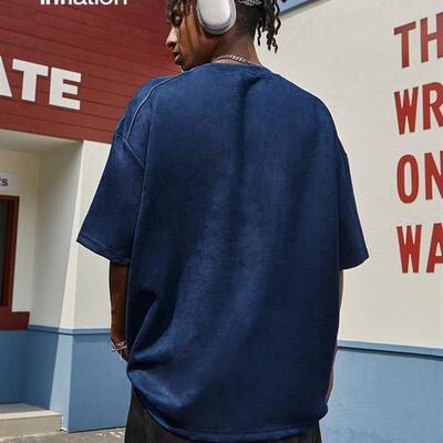 Quicken men dressed in velvet t-shirts in the summer and sum