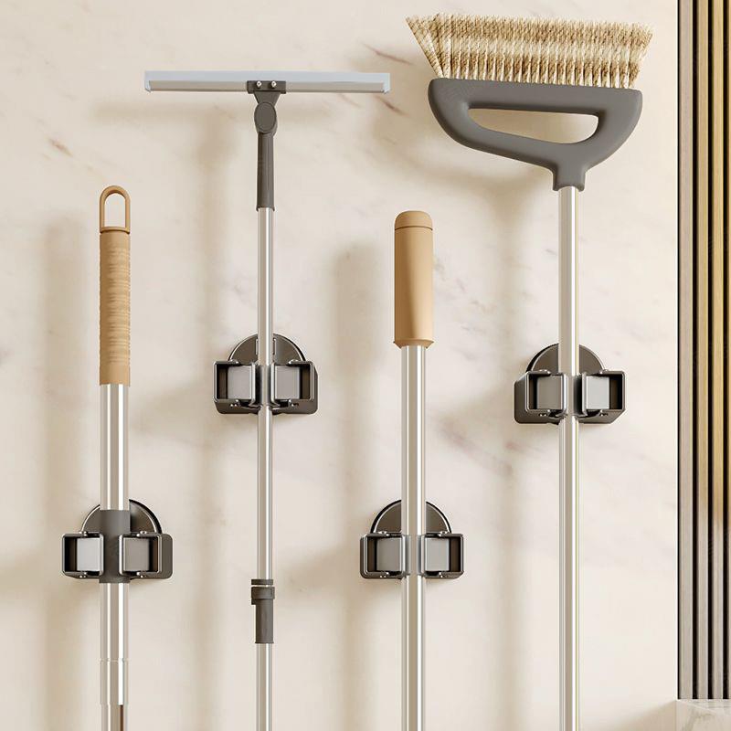 Snacking mops behind bathroom doors, free of perforated mops