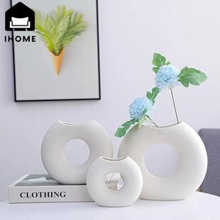 Ceramic vases and porcelain bottles with creative porcelain