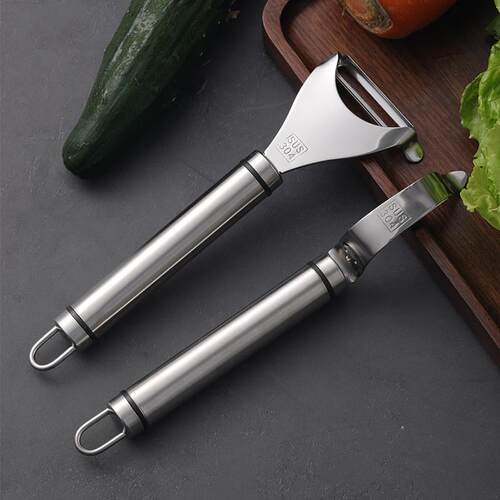 A 304 peeler, a multiple-use scraper, a two-packed fruit pee