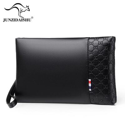 The Fashion Packer has a big handbag, a tidal bag, a handbag