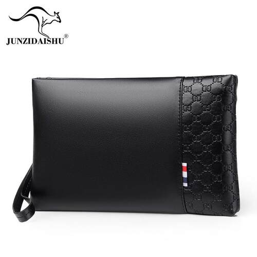 The Fashion Packer has a big handbag, a tidal bag, a handbag