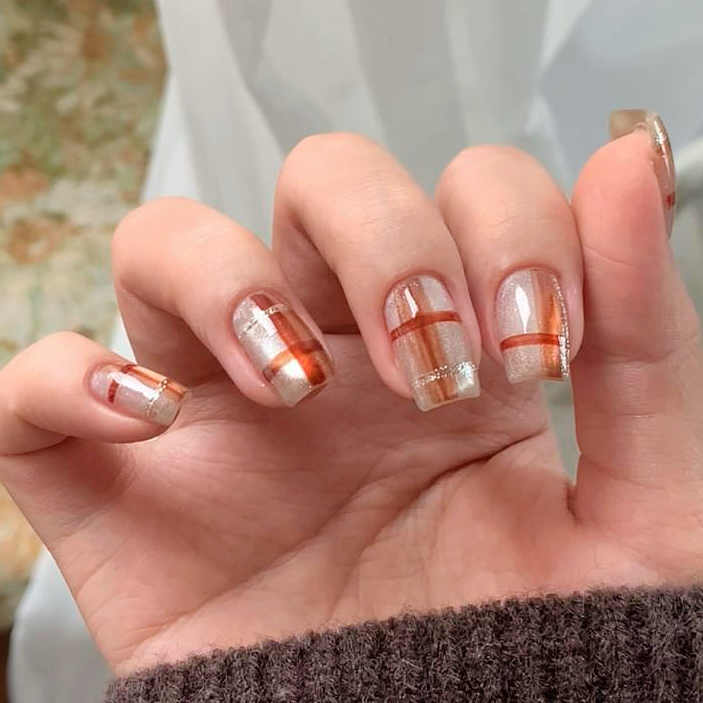 手工穿戴美甲短款成品显白高级温柔气质香槟金棕猫眼秋咖琥珀格纹