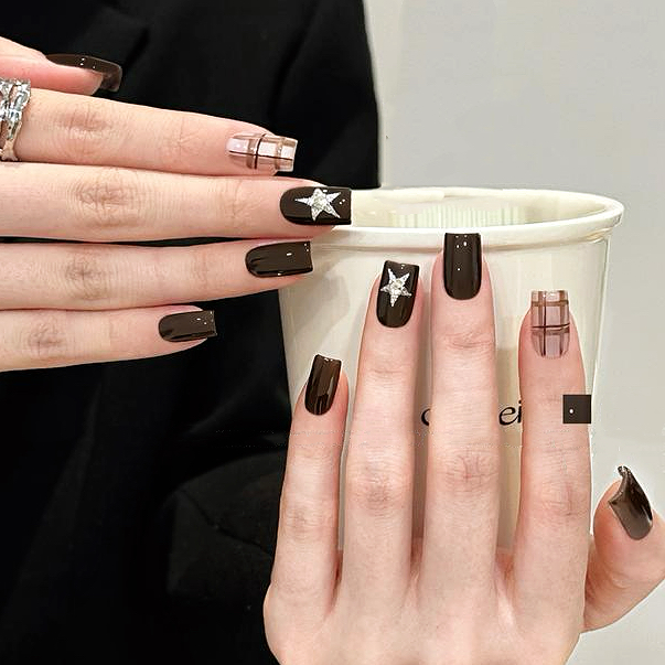 格纹手工穿戴美甲短款成品贴片假指甲可拆卸秋冬棕咖星星闪钻显白