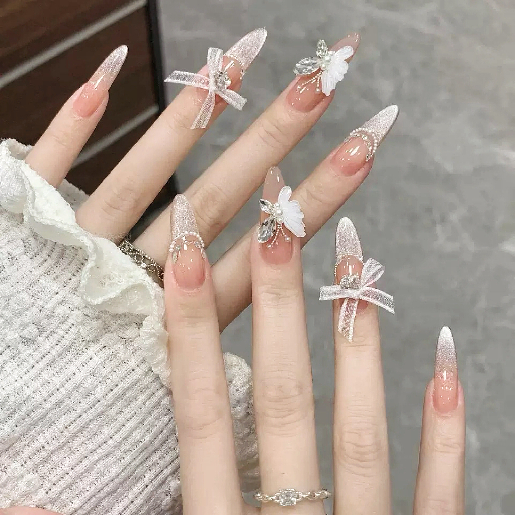 纯手工穿戴美甲成品长款显白温柔高级冰封蝴蝶法式猫眼闪钻蝴蝶结