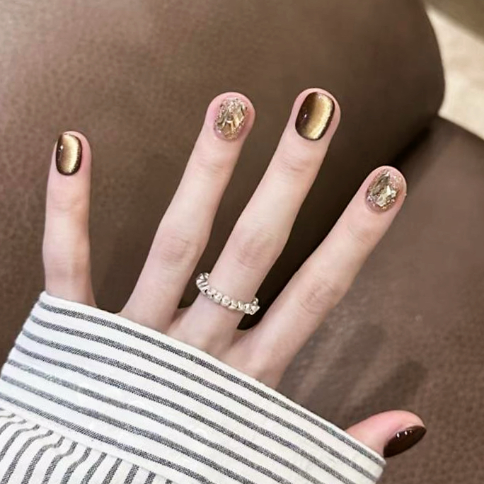 手工穿戴美甲短款成品显白温柔高级猫眼琥珀棕咖金箔闪钻秋冬香槟