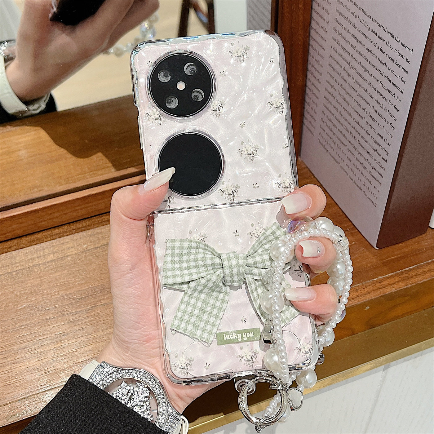 适用华为pocket 2手机壳新款透明水波纹小白花pocketS折叠屏p50pocket全包防摔高级感格子蝴蝶结手链女保护套