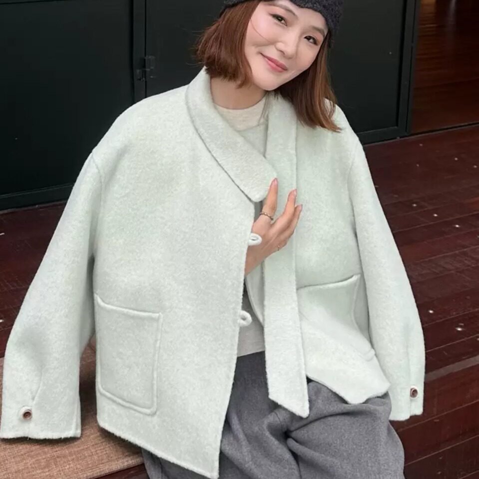 小款围巾双面羊毛大衣短款