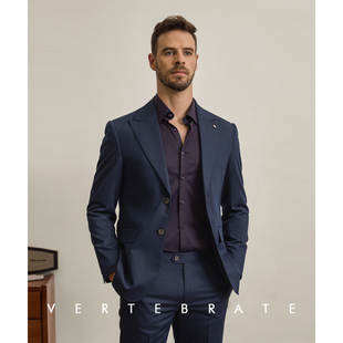 脊椎动物男装深蓝色暗纹肌理轻微光泽珠边戗驳领西装商务绅士西服