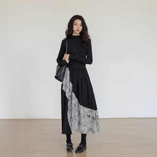 法式设计感针织连衣裙女2025秋季新款轻熟风气质显瘦印花拼接长裙