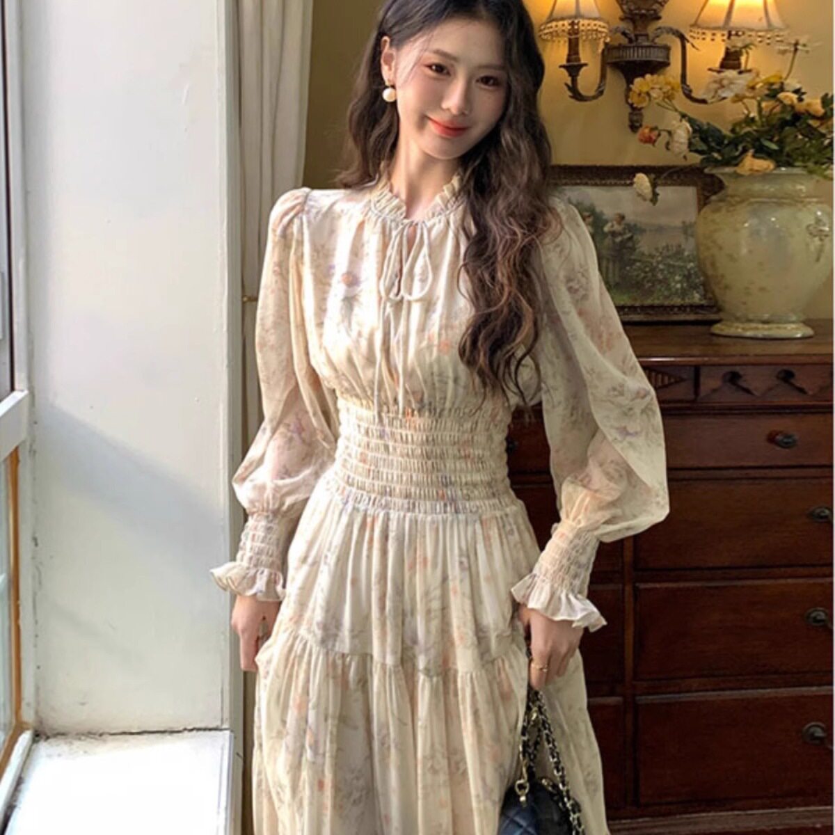 茶歇法式碎花雪纺连衣裙女长款早初秋2026年新款超好看收腰长裙子