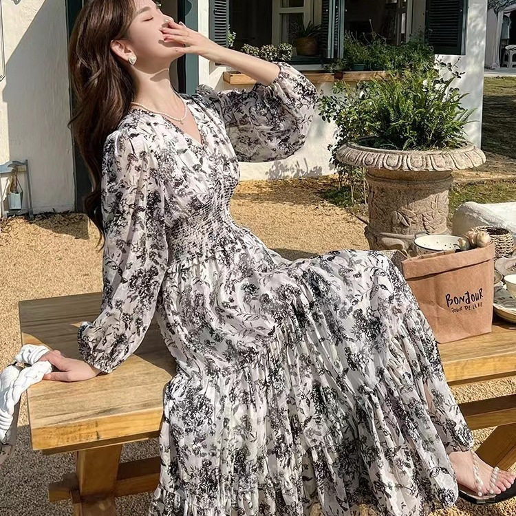 高个子法式复古碎花连衣裙女2026秋季长袖显瘦感英伦风雪纺仙女长