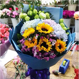 遂平县石寨铺镇和兴乡沈寨乡槐阳丰乡鲜花店情人节配送玫瑰花束