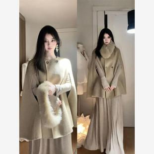 胖mm特大码绝美冬装大码狐狸毛领斗篷外套女秋千金风燕麦色V领针