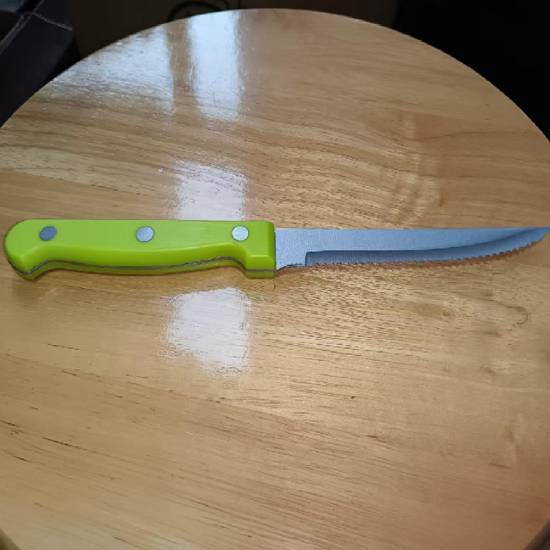 锯齿彩色柄水果刀削皮刀面包刀西餐牛排刀多功能小刀烘焙刀