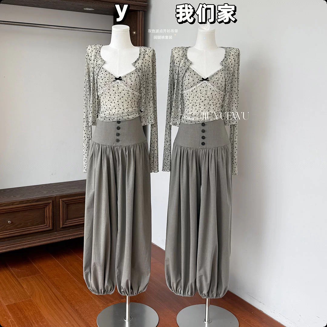 灰色波点开衫吊带阔腿裤套装女
