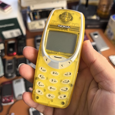 诺基亚 3310 复刻三网通4G  磨砂透明壳 实拍图