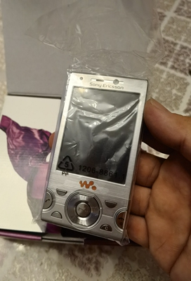 索尼爱立信 W995 经典旗舰音乐机 库存全新全套三码合一