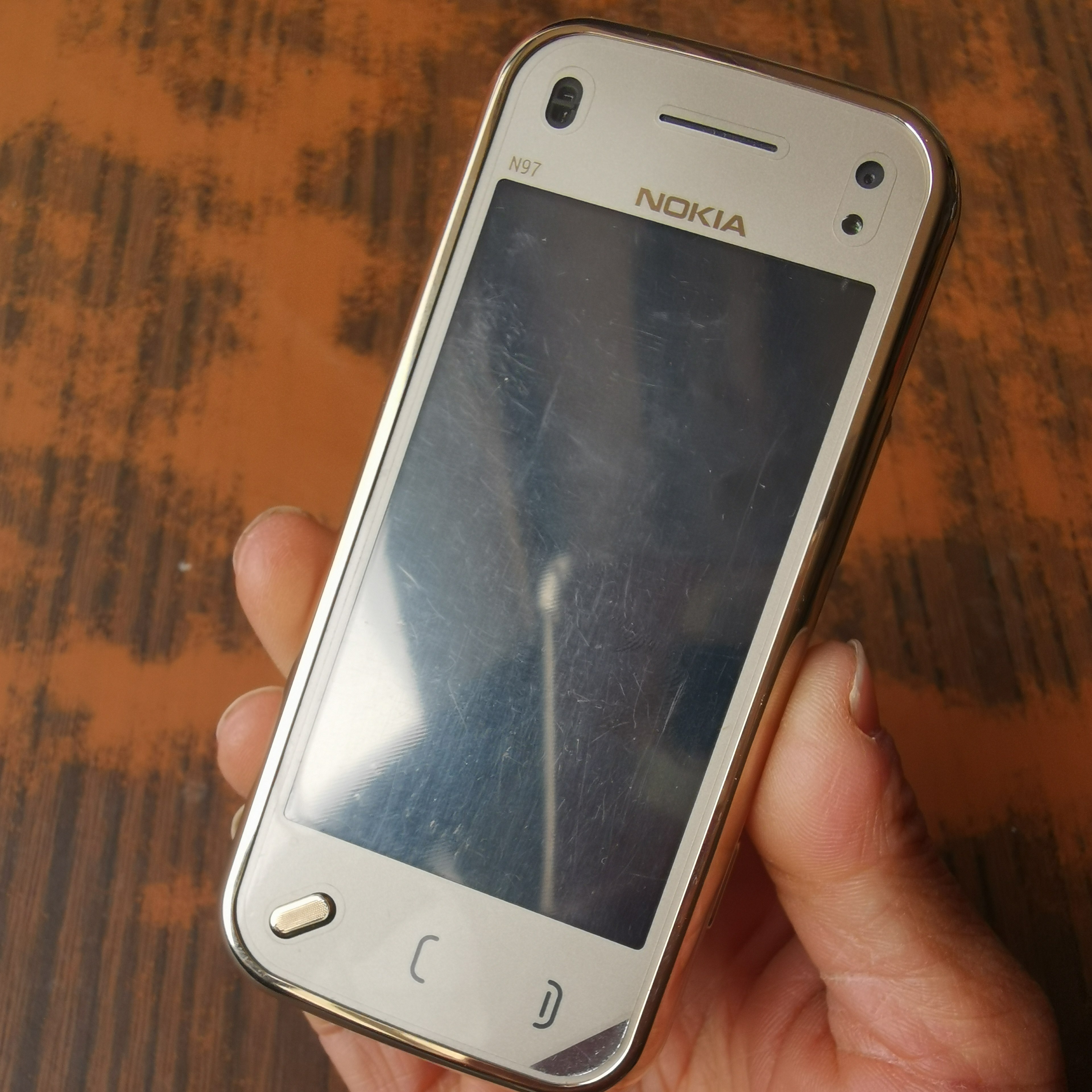 诺基亚N97mini实拍 黄金版侧翻全键盘旗舰机 库存 细小瑕疵