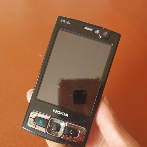 诺基亚n95 8g原装成色新更换了非原装后壳功能好实拍图