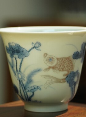 传老景德镇谷雨山房青花釉里红莲鲤图玉钟杯聚香高杯