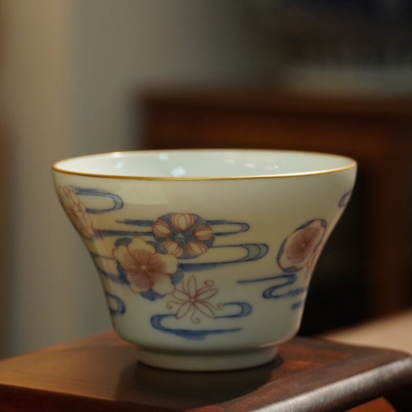 传老景德镇谷雨山房青花釉里红祥云皮球花福禄杯金边款