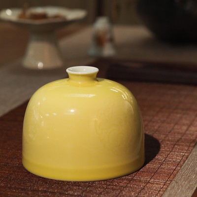 传老景德镇谷雨山房淡黄釉蟠螭纹太白尊谷雨文房系列花器摆件