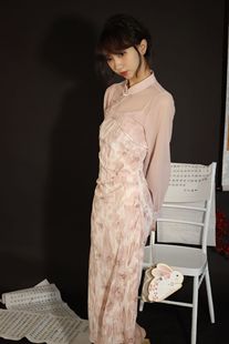 喵吉国风甜美长袖修身收腰中长款小个子粉色雪纺连衣裙两件套女秋