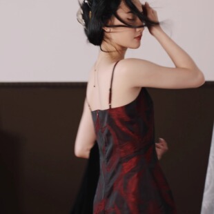 喵吉复古气质修身收腰礼服裙小个子中长款内搭红色吊带连衣裙女秋